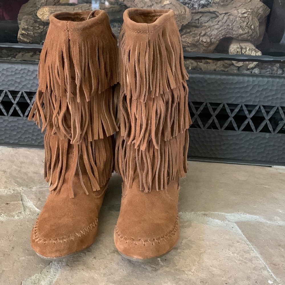 Makalu Nalini Moccasin 3-layer Fringe Boots Perfect for fall 🍁 offers welcomed